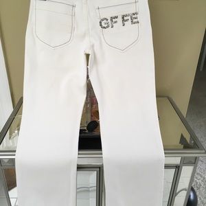 G F  White pants